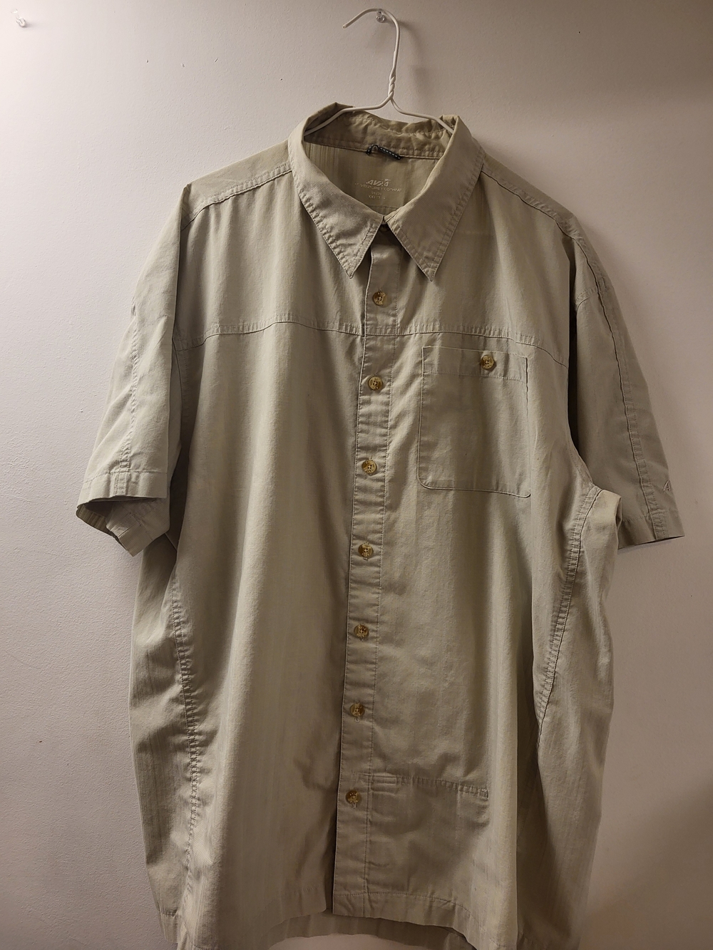Avia Men's Short-Sleeve Button-Down Shirt in Khaki
